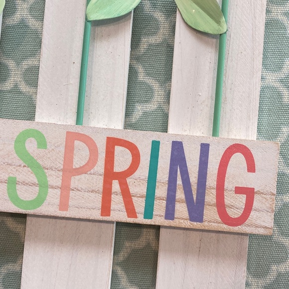 Wooden Fence Hello Spring Decor with Metal Flowers - Picture 3 of 6